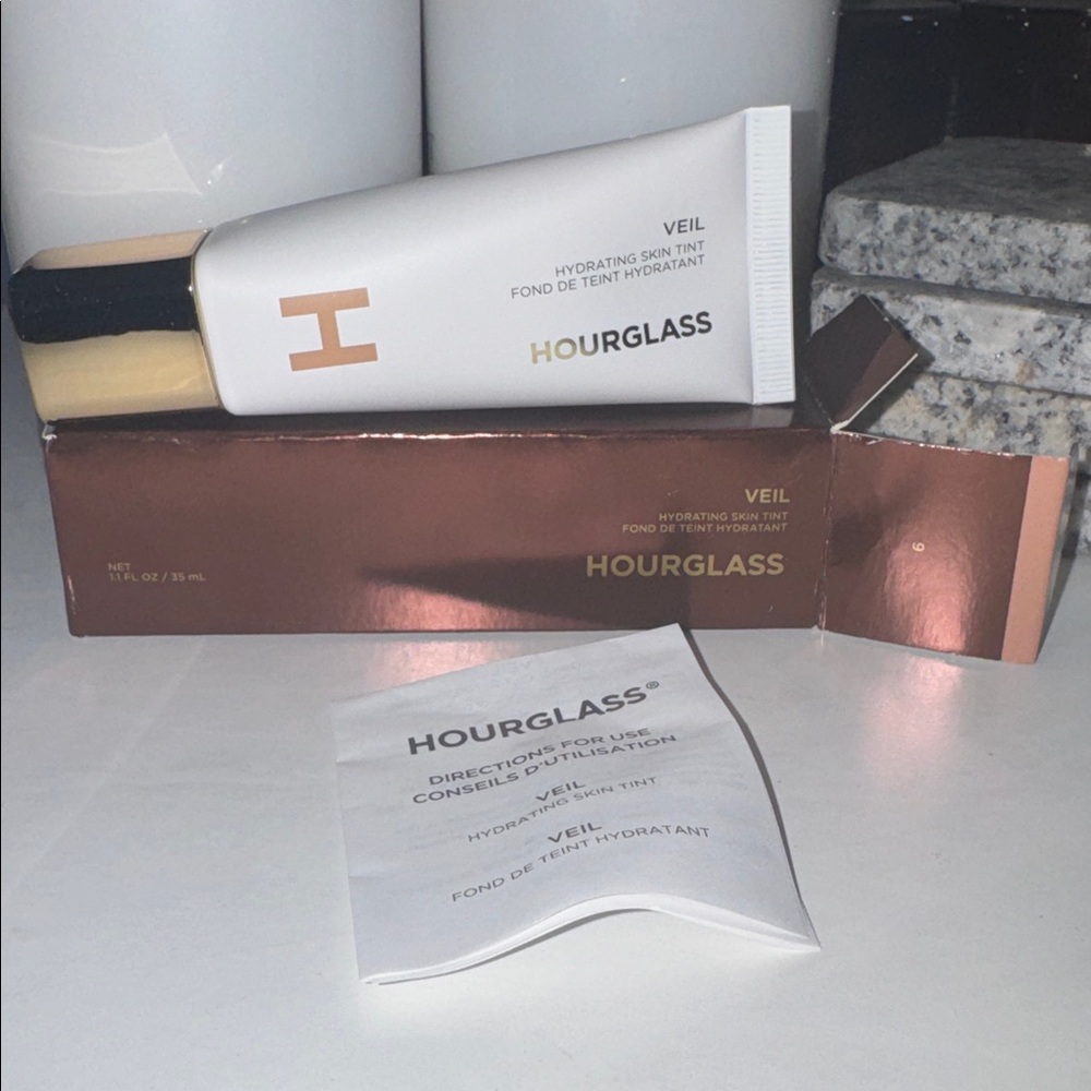 Hourglass Veil Hydrating Skin Tint in shade 6